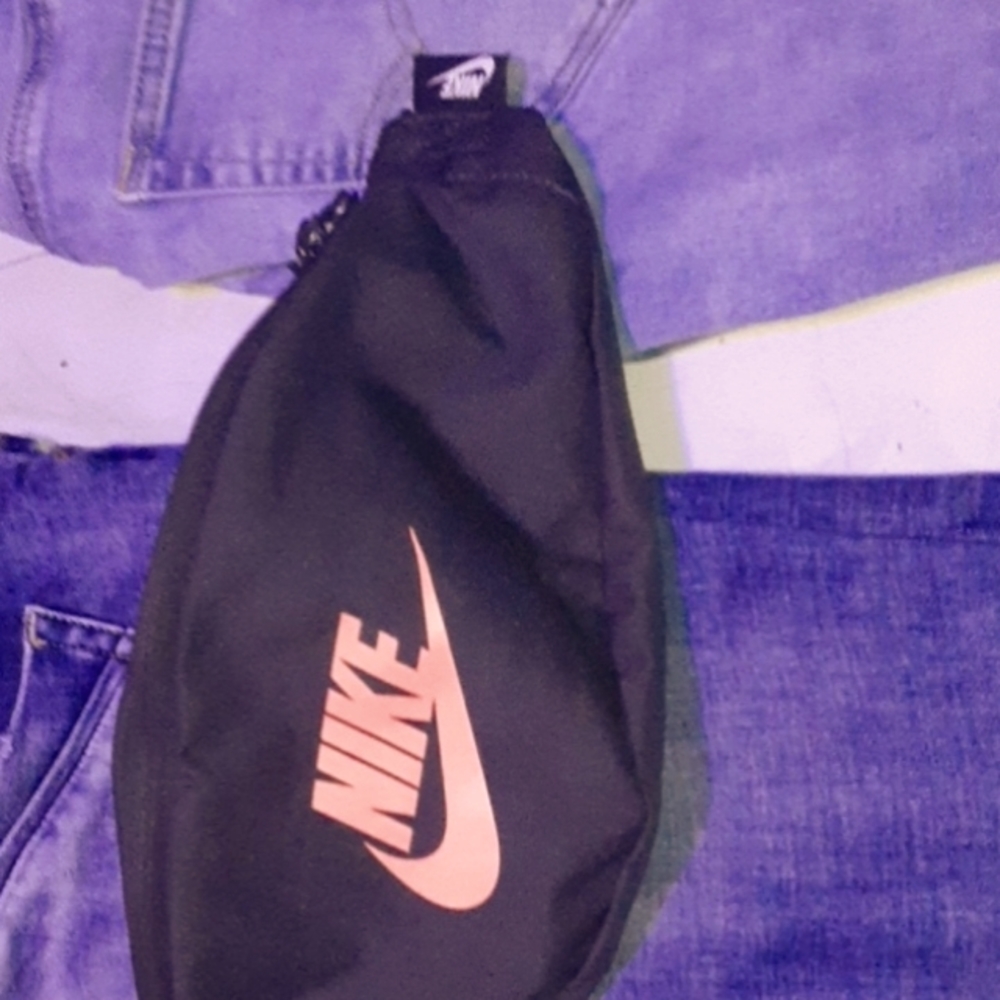 Fannie pouch